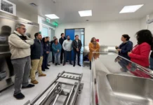 Autoridades regionales y locales visitan sala donde se espera instalar Unidad Básica Forense en Chile Chico