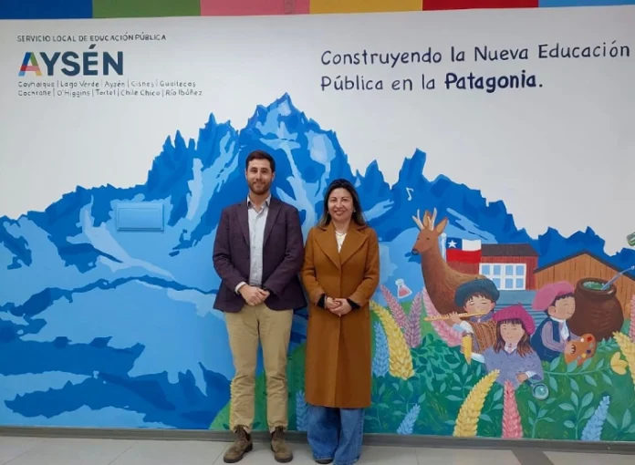 Valdebenito revisa con SLEP avances de compromisos con Liceo de Melinka y Escuela de Puerto Río Tranquilo y compromete fiscalización permanente a ejecución de proyectos