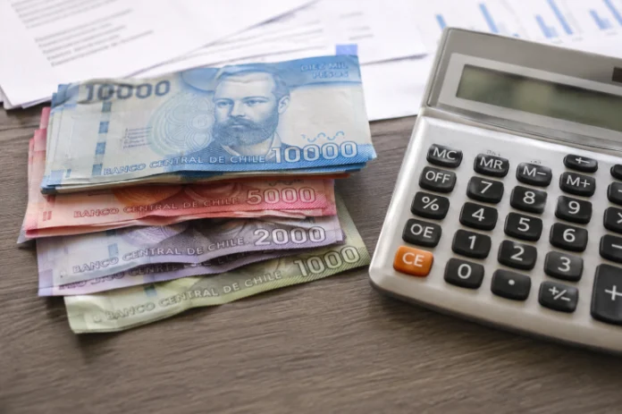 Cadem: Desaprobación de Kast llega al 58% y economía se convierte en el área peor evaluada del Gobierno